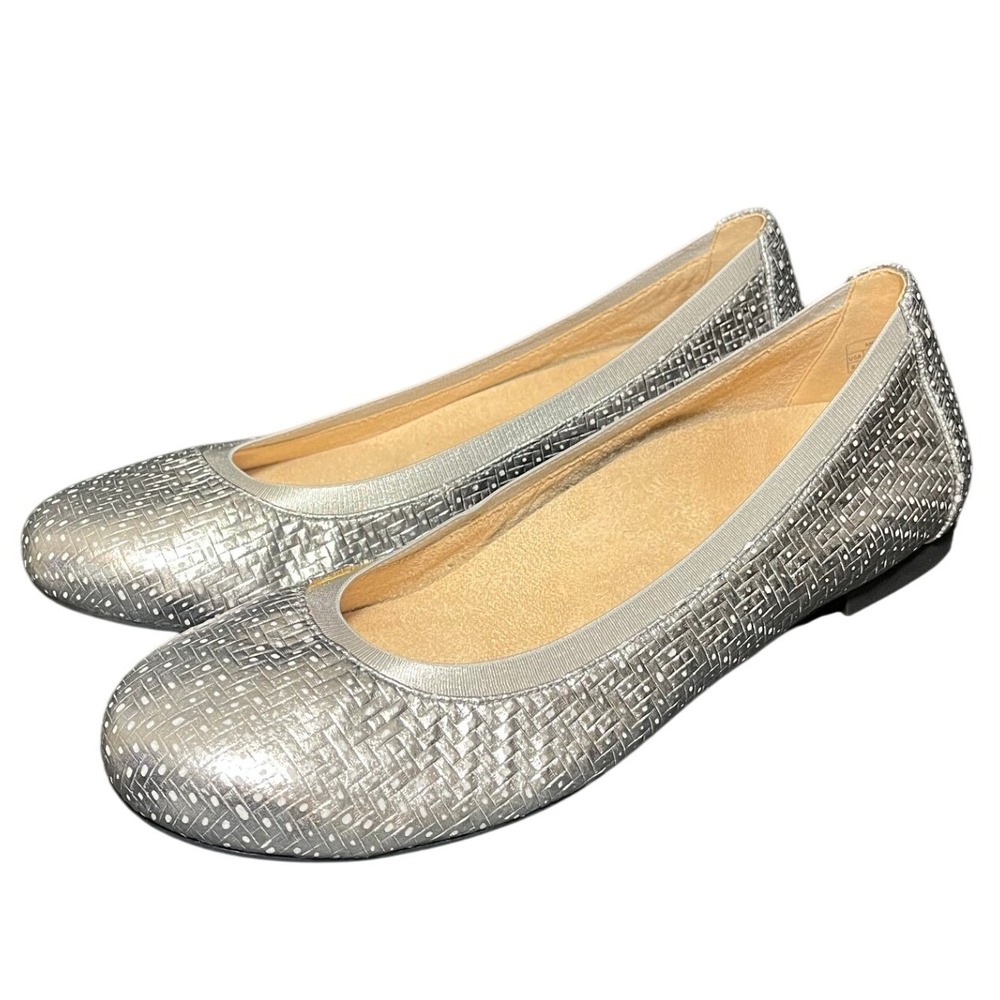 Vionic Women's Anita Leather Slip On Flats silver Geo Leather Size 8.5